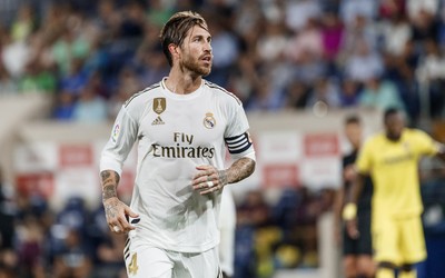 9博动态-凯特琳福特球鞋上的标语